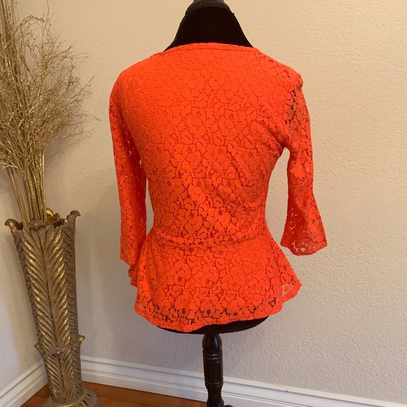 2/$16 Coral color lace Cynthia Rowland  top size S - Picture 3 of 4
